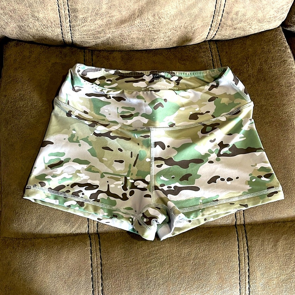 Barbell cartel shorts
